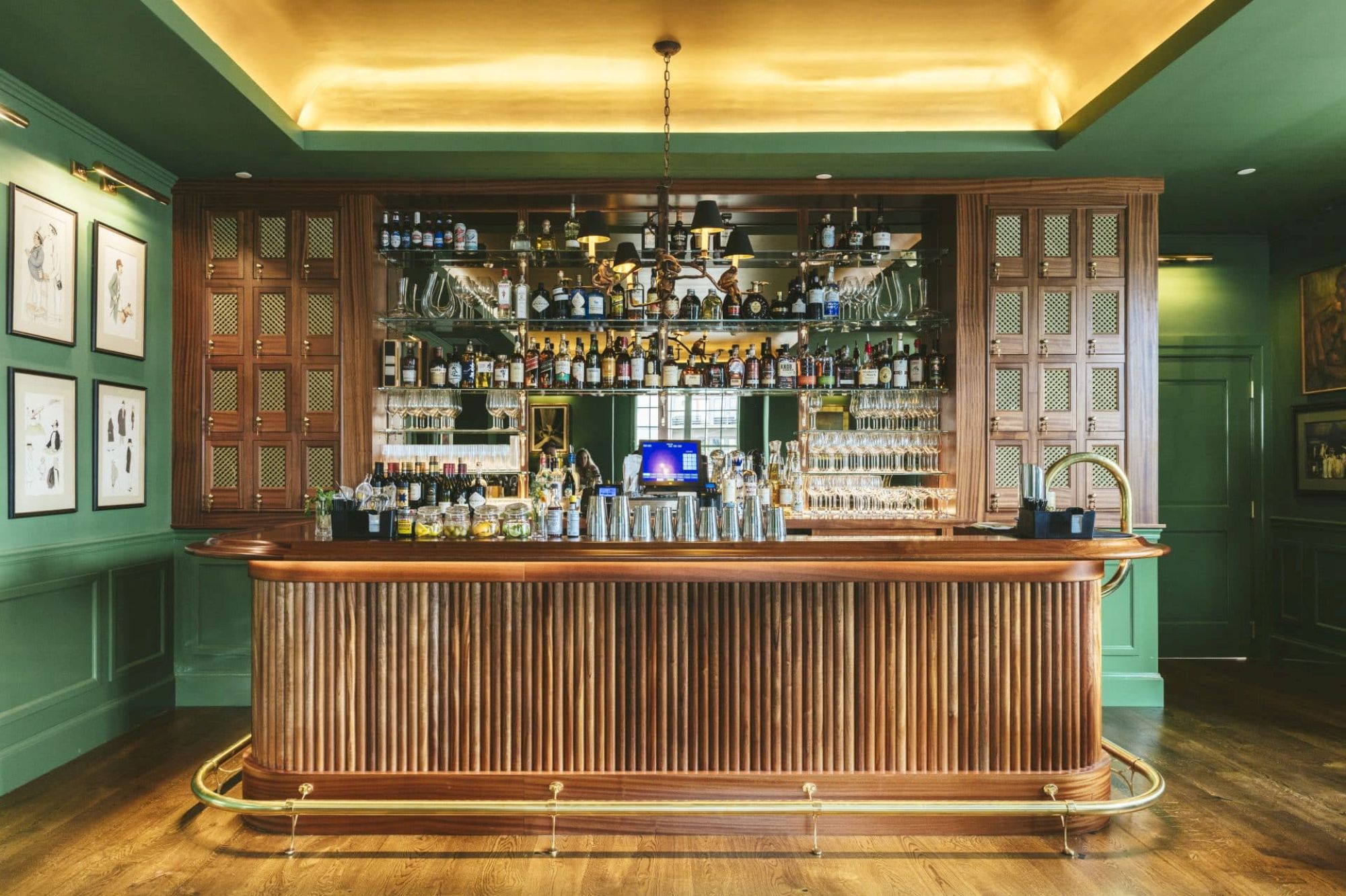 Crafting the Perfect Bar Experience: Tips for a Memorable Visit